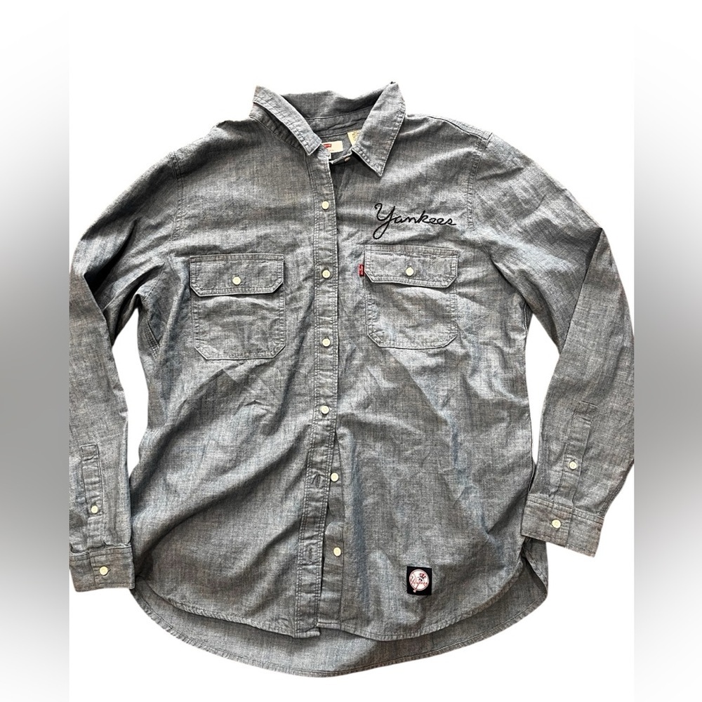Levi's New York Yankees Ladies Large Demin Blue Long Sleeve Button Shirt XL